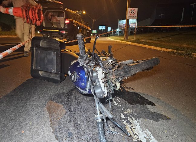 Motociclista na contramão morre na Avenida Colombo após bater de frente com carro 1 acidente moto 1 e1719063518178 Motociclista na contramão morre na Avenida Colombo após bater de frente com carro