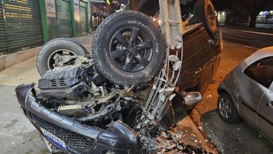 Foto de Motorista de camionete se envolve em acidente após tentar perseguir dupla de ladrões