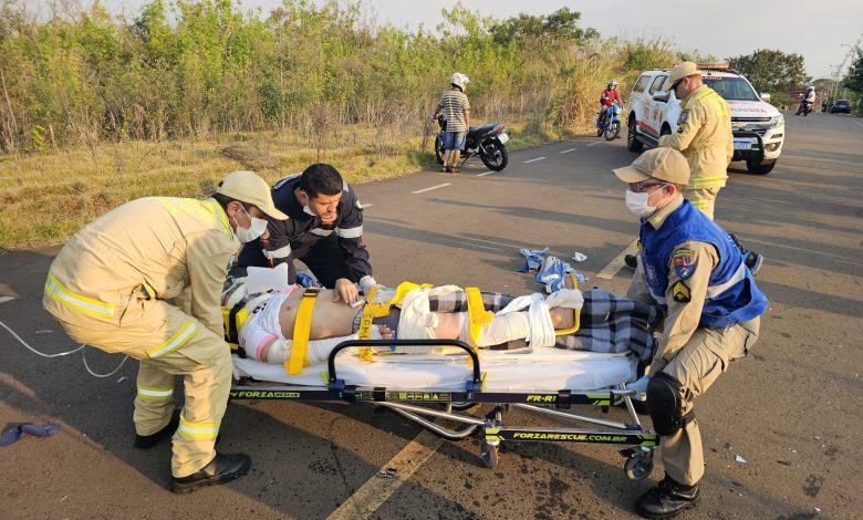 acidente moto Rapaz de 22 anos sofre acidente grave após duas motos se chocarem enquanto realizavam malabarismo