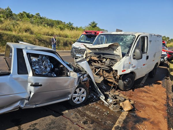 acidente pr 317 Grave acidente na rodovia deixa três mortos