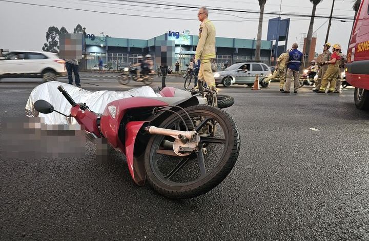 Motociclista morre ao cair debaixo dos rodados de carreta 1 acidente moto Motociclista morre ao cair debaixo dos rodados de carreta