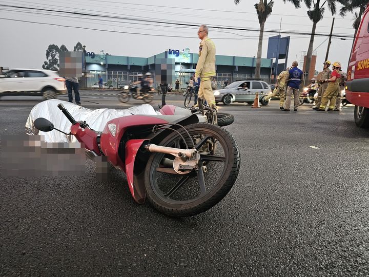 acidente moto Motociclista morre ao cair debaixo dos rodados de carreta