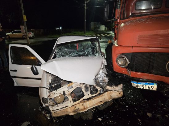 acidente e1731091428942 Homem fica ferido em acidente envolvendo caminhão, utilitário e moto