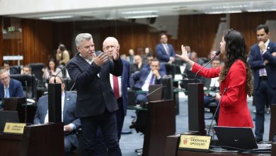 Foto de Conselho de Ética aplica punição de 30 dias para deputado Renato Freitas