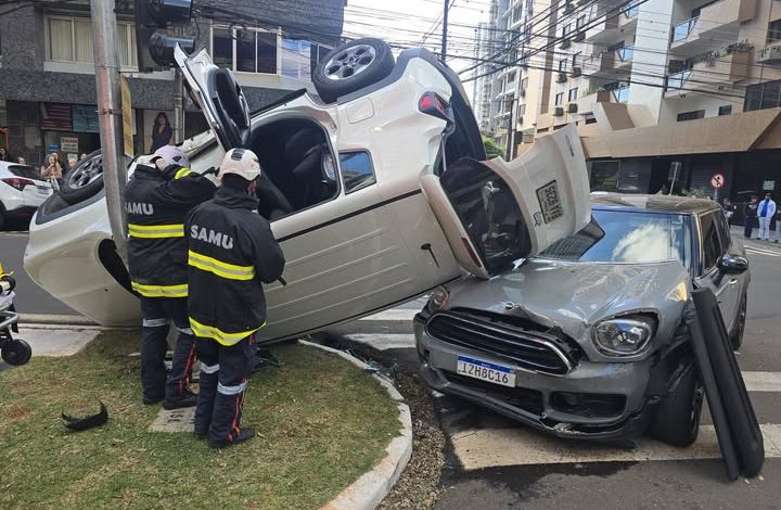 acidente centro Mulher é resgatada após sofrer acidente na área central de Maringá
