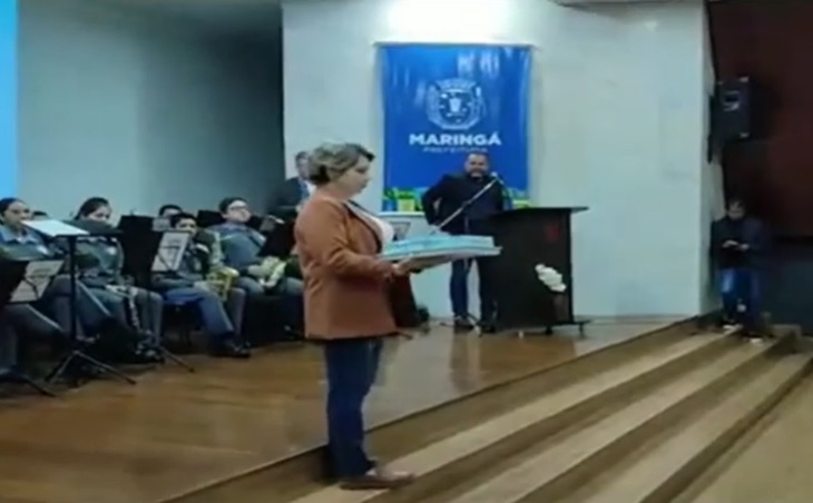 cris bolo Há dois anos levou um bolo