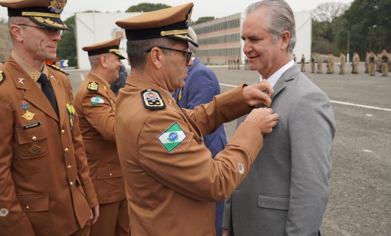 ulisses Autoridades do Estado recebem honrarias da Polícia Militar do Paraná