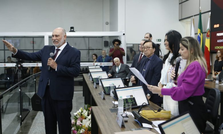 Juramento Professor Pacífico toma posse como vereador durante sessão ordinária