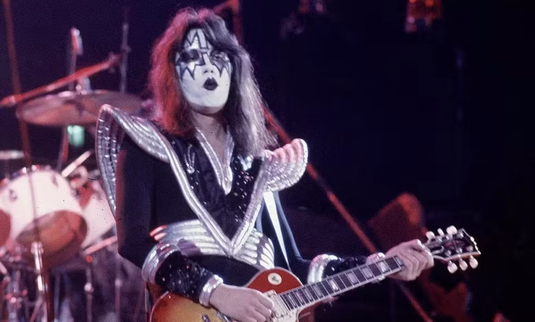 kiss Ace Frehley, guitarrista e um dos fundadores do Kiss, morre aos 74 anos