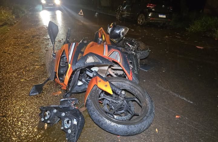 Acidente moto Casal sofre acidente grave de moto