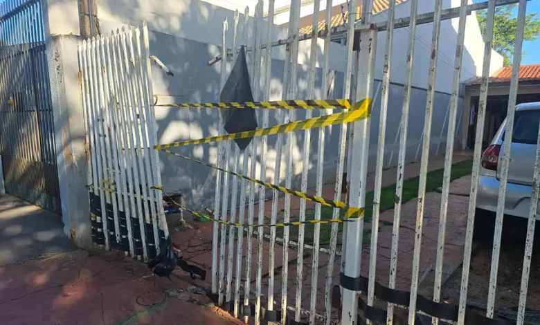 Mulher é morta a tiros em Maringá, ex-namorado Guarda Civil é o principal suspeito 1 HOMICIDIO Mulher é morta a tiros em Maringá, ex-namorado Guarda Civil é o principal suspeito