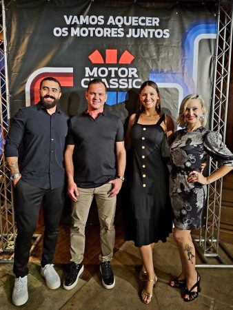 Motor Classic lança nova marca, confirma datas para 2026 e projeta Maringá no cenário dos grandes eventos automotivos 2 Osler Colombari e Jiovana Ramos organizadores do evento com Ricardo Sanches e Maira Oliveira da DZ9 Design Motor Classic lança nova marca, confirma datas para 2026 e projeta Maringá no cenário dos grandes eventos automotivos