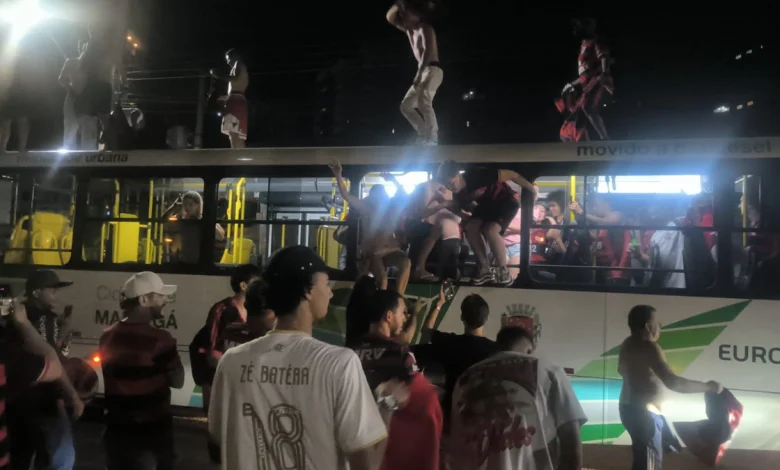 Vândalos que merecem cadeia 1 onibus tccc Vândalos que merecem cadeia