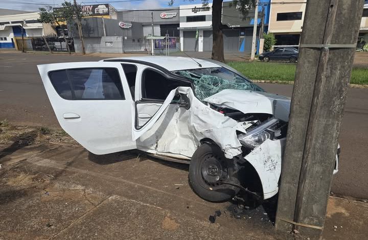 Motorista cruza preferencial e causa acidente grave na Avenida Morangueira 1 acidente maringa Motorista cruza preferencial e causa acidente grave na Avenida Morangueira