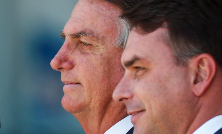 flavio bolsonaro Bolsonaro faz sondagem sobre vice de Flávio e ouve nomes