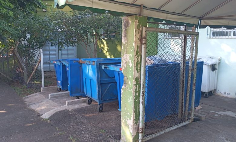 LIXO HOSPITALAR upa zona norte 1 Lixo hospitalar exposto