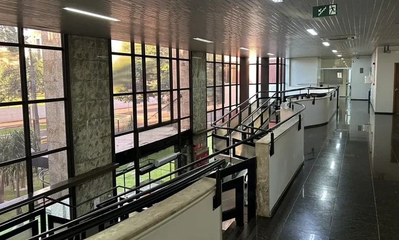 Vigias e zeladores: Salários astronômicos 1 camara Vigias e zeladores: Salários astronômicos