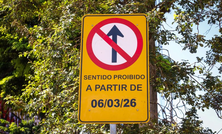 placa sinalizacao Trecho da Rua Vereador Arlindo Planas terá alteração no sentido a partir desta sexta-feira