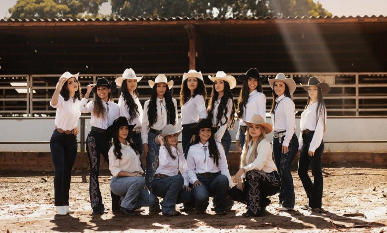 Garota Country 2026: Conheça as 13 candidatas que brilham na Expoingá 1 WhatsApp Image 2026 04 08 at 18.20.29 Garota Country 2026: Conheça as 13 candidatas que brilham na Expoingá