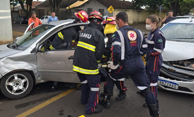 acidente maringa Acidente em cruzamento deixa motorista feridos no Conjunto Patrícia