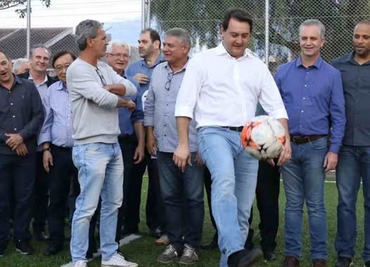 ratinho bola Ratinho Jr convida prefeitos para uma "pelada" e churrasco em sua fazenda