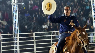 Foto de Expoingá 2026 encerra programação com grande final do rodeio e arena lotada