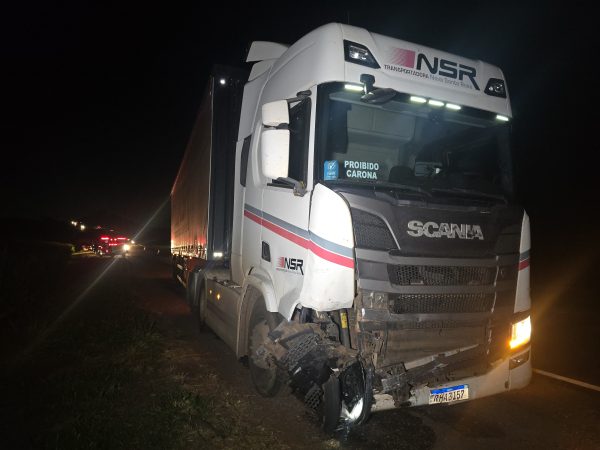 acidente pr 323 contra mao Motorista morre após dirigir na contramão e bater de frente contra caminhão na PR-323