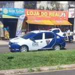 carro estacionado Mau exemplo