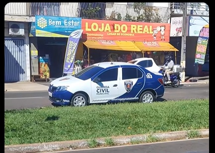 carro estacionado Mau exemplo