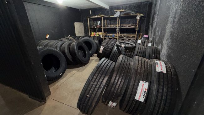 Mega Operação da Polícia Federal tem mandados cumpridos em Maringá 2 contrabando pneus Mega Operação da Polícia Federal tem mandados cumpridos em Maringá