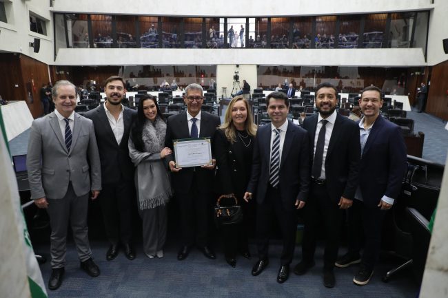 WhatsApp Image 2026 07 01 at 08.29.35 Henrique Pinto recebe Título de Cidadão Benemérito do Paraná por trajetória de contribuição ao desenvolvimento do Estado