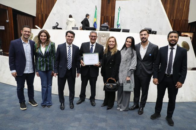 WhatsApp Image 2026 07 01 at 08.29.36 Henrique Pinto recebe Título de Cidadão Benemérito do Paraná por trajetória de contribuição ao desenvolvimento do Estado