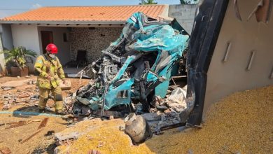 Foto de Grave acidente entre carreta e van mobiliza grande aparato de socorro em rodovia